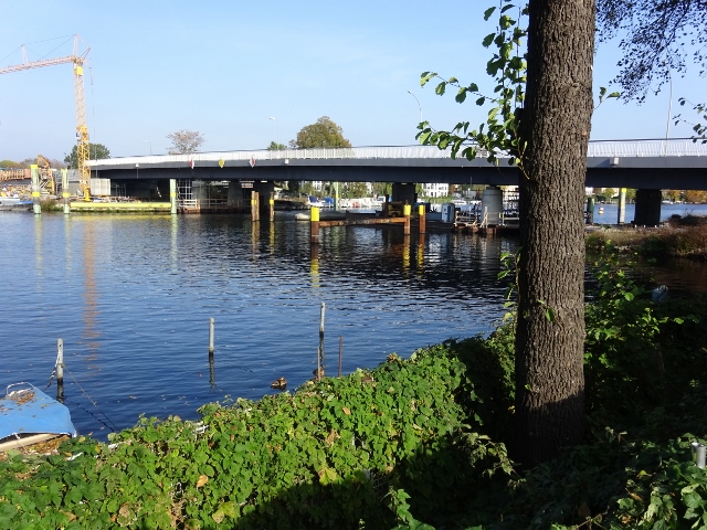Neue Salvador Allendebrücke / Spree