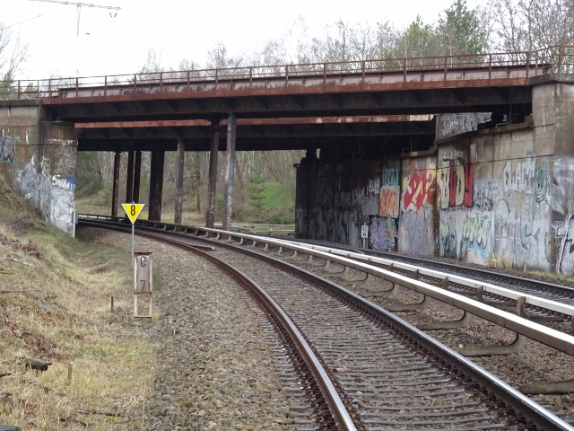 EÜ im Gleisezentrum des Grünauer Kreuzes nördlich der BAS 97200, im Bildhintergrund