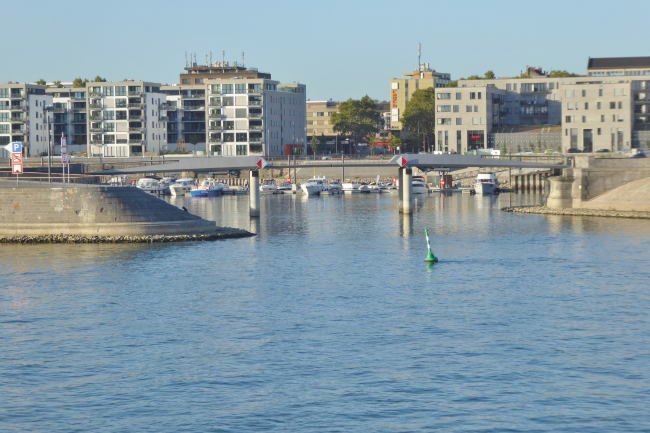 Zollhafenbrücke, Blick vom Strom