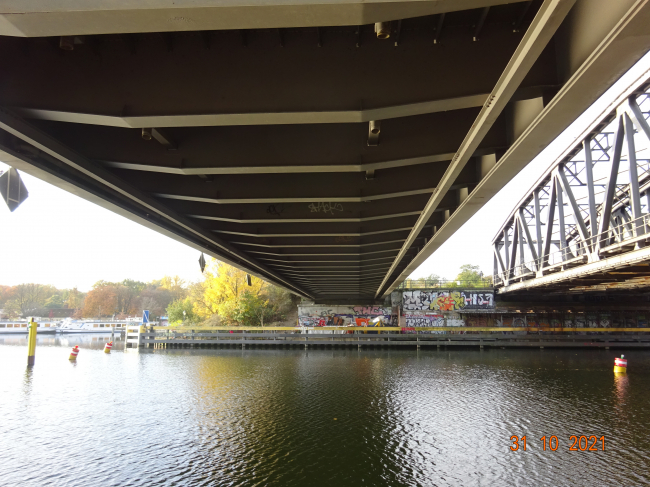 Parkwegbrücke und alle Brücken am Knotenpunkt über die Spree