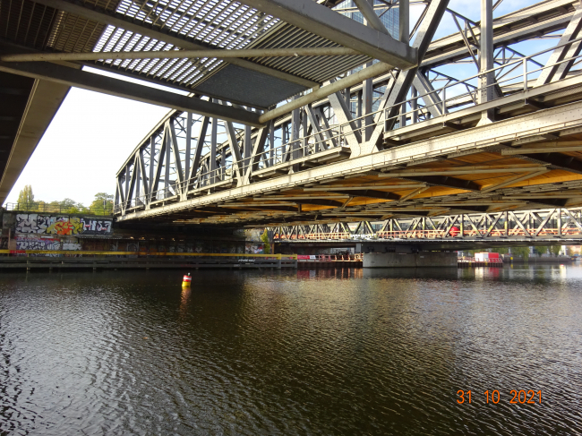 Parkwegbrücke und alle Brücken am Knotenpunkt über die Spree
