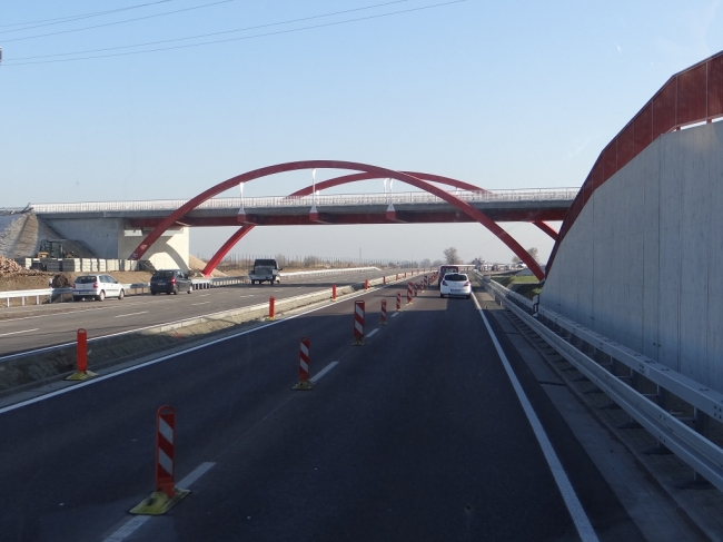 B100 Berl. Chausee Halle