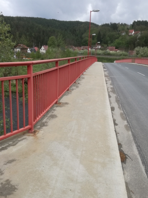 B85 Straßenbrücke / Saale