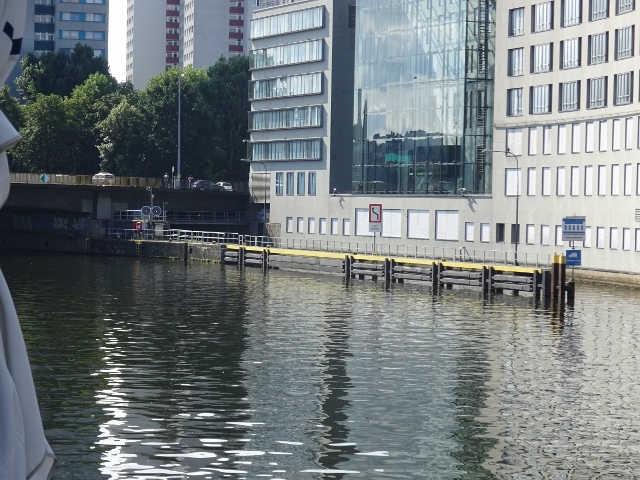 Arbeitswegbrücke an der Sportbootsdurchfahrt