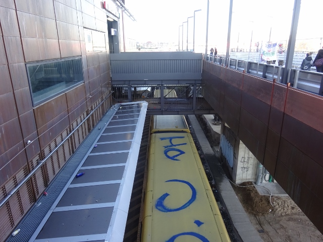 Fußwegbrücke Nordwest am Bahnhof Warschauer Straße / EU Gleis von Ost nach West