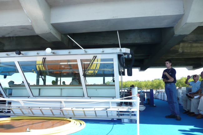 Pont de Neuville, unter der Brücke