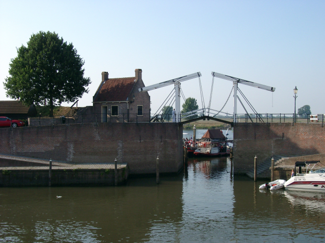 Hafenbrücke in Heusden