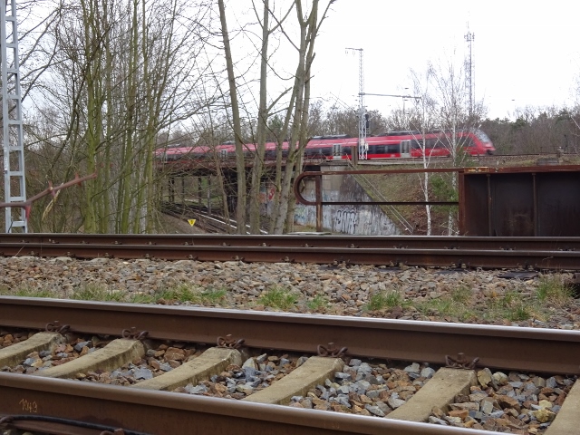 EÜ im Gleisezentrum des Grünauer Kreuzes nördlich der BAS 97200, im Bildhintergrund