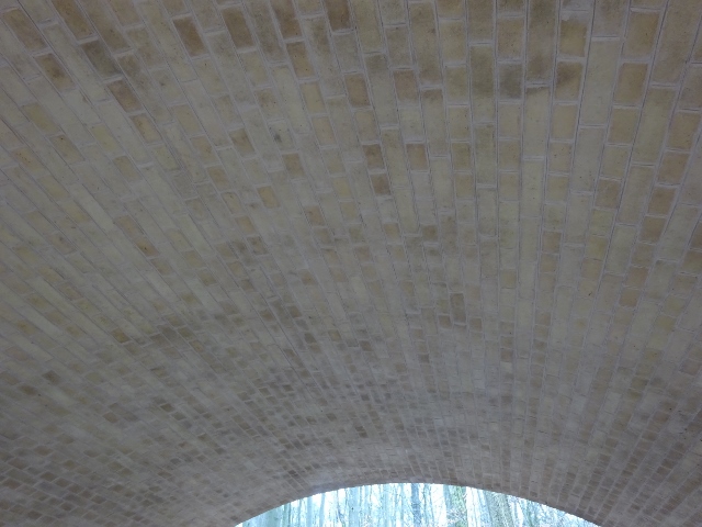 Fußwegbrücke sö der Gaststätte Forsthaus Moorlake / Weg oder trockenerWasserlauf?