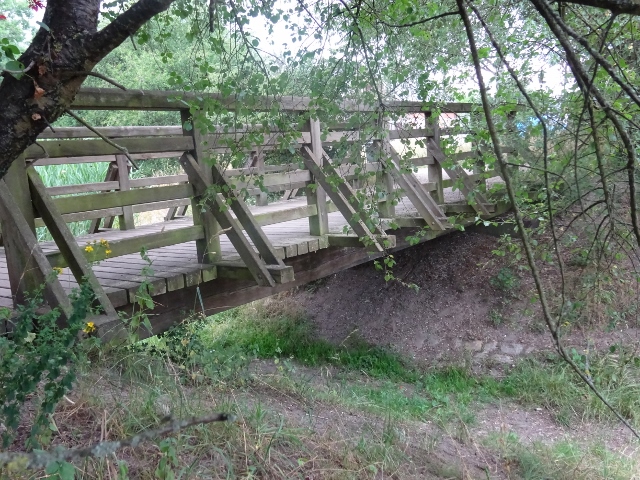 Fußwegbrücke Am Lupienenfeld - Reißiger Straße / Grünanlage