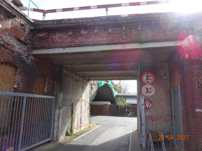 Brücke am SO Rand der ehem. Großen Rinderhalle- genurtzt von kleinen Anlieger Betrieben