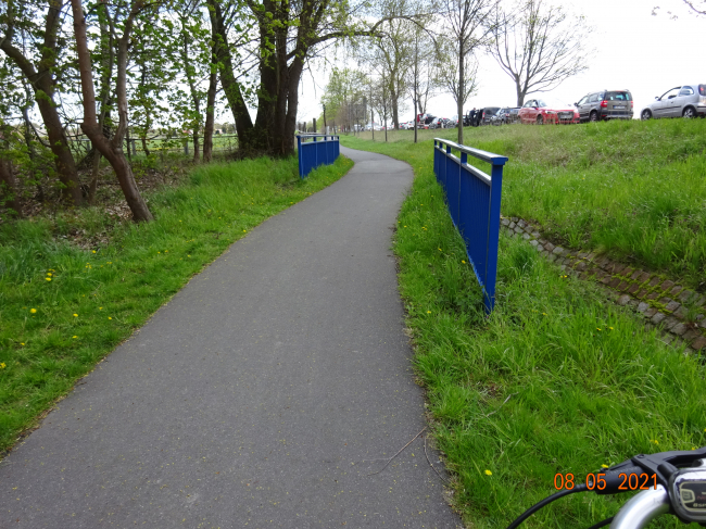 Radwegbrücke / Beegraben