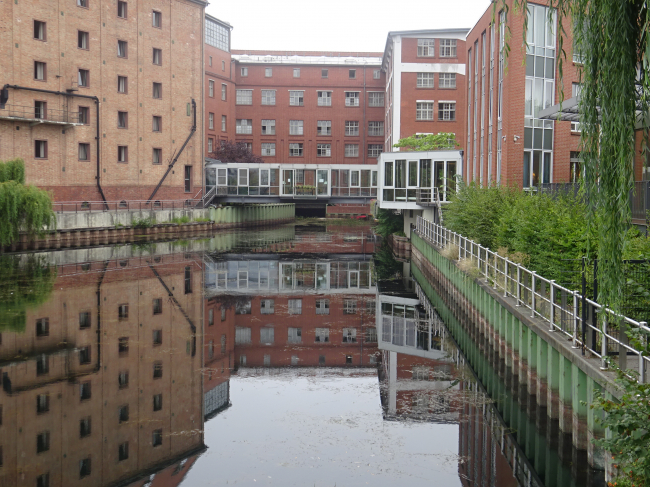 Hausbrücke / Tegeler Fließ, im Bildhintergrund
