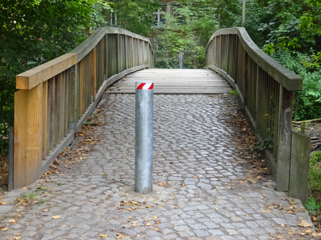 Fußwegbrücke Katholische Schule Salvates / Tegeler Fließ