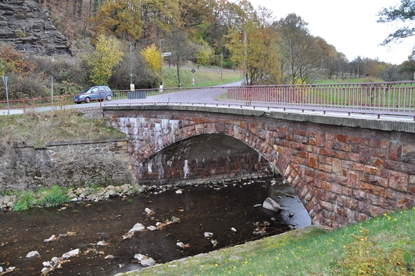 Steinbogenbrücke
