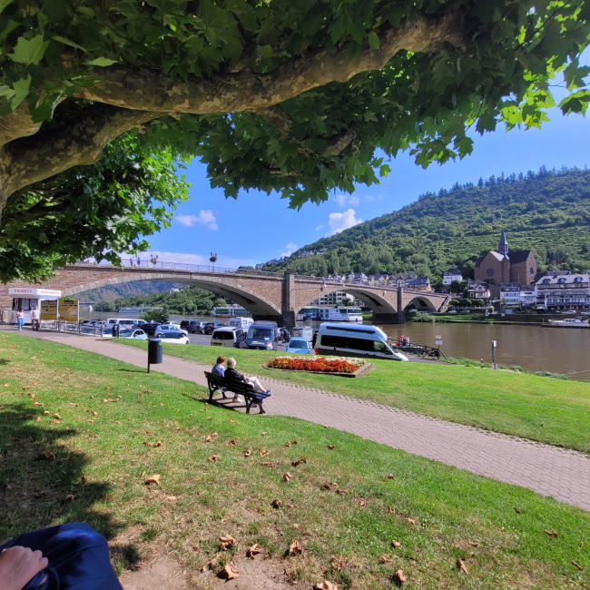 Skagerak-Brücke in Cochem vom rechten Moselufer aus