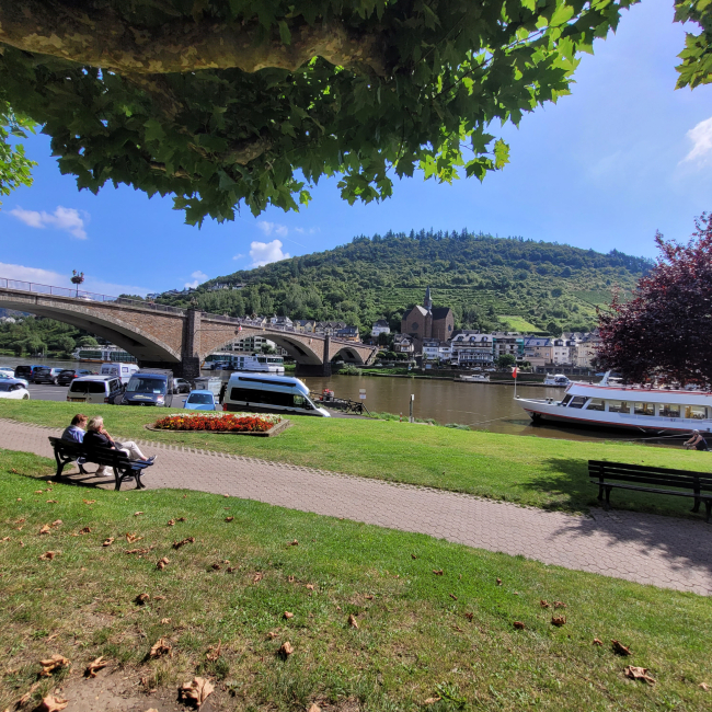 Skagerak-Brücke in Cochem vom rechten Moselufer aus