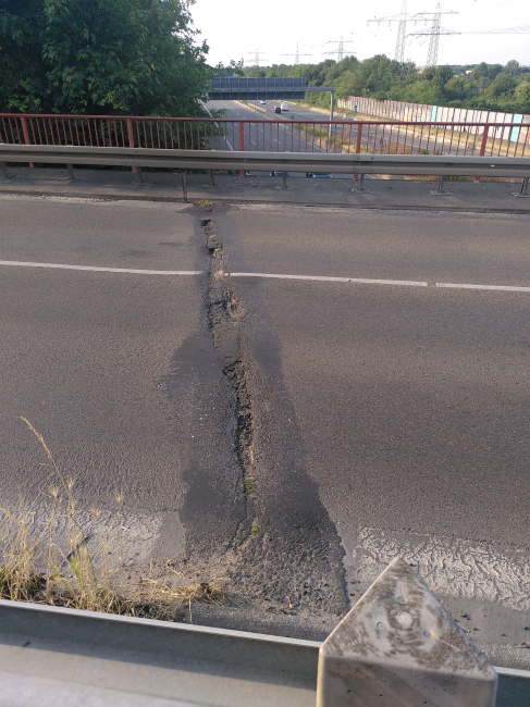westlicher Fahrbahnübergang von Süden gesehen