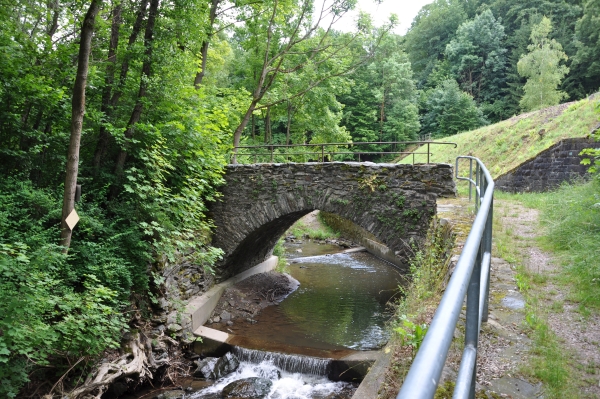 Steinbogenbrücke