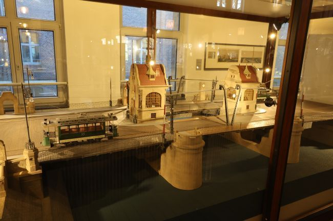 Modell der alten Schwanentorbrücke im Binnenschifffahrtsmuseum