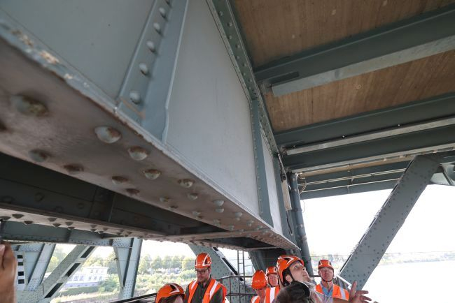 Brückenbesichtigung mit Strassen.NRW: Fahrt mit dem Besichtigungswagen