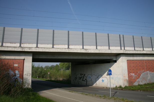 Strassenquerung auf der Südseite des Kanals