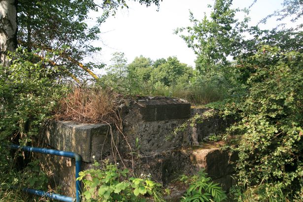 neben der Brücke gibt es noch mehrere Fundamente von früheren Brücken