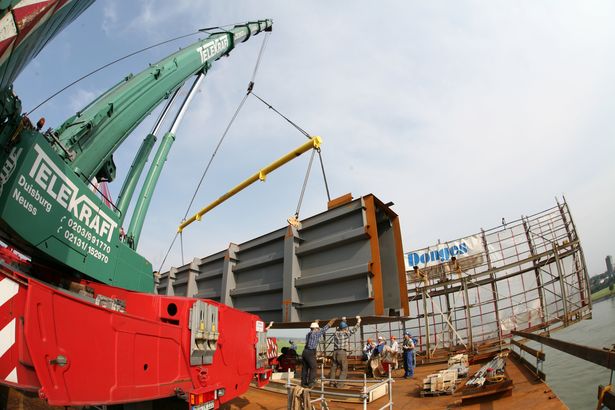 Montage von Schuss 7: der Hohlkasten wird eingeschwenkt