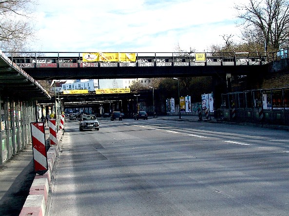 Baustelle für die neue Brücke für die Fernbahn