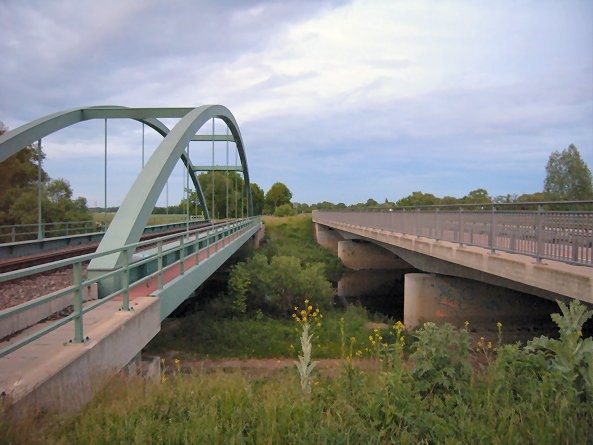 links BAS8843, rechts BAS8844