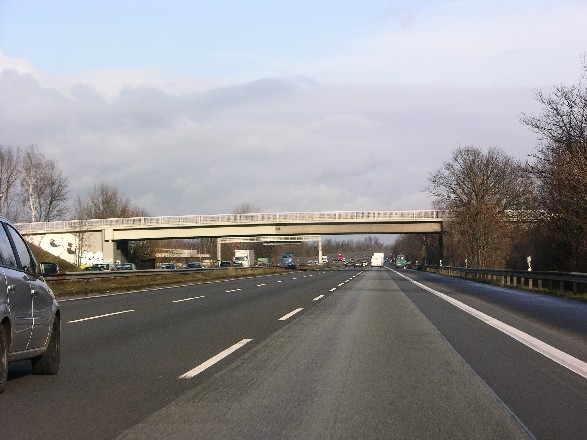 Blick von Süden auf die Fußgängerbrücke
