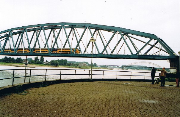 nach dem Umbau mit neuem Fahrradweg
