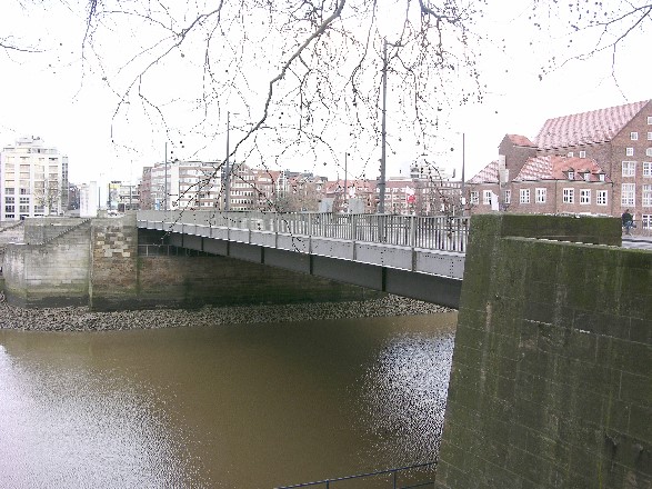 der Brückenteil über die Kleine Weser
