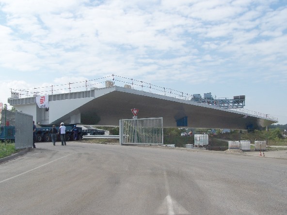 Transport eines Brückenteil in Lauterbourg bei der Firma Eiffel (120 m lang, 17 m breit und 1200t schwer)