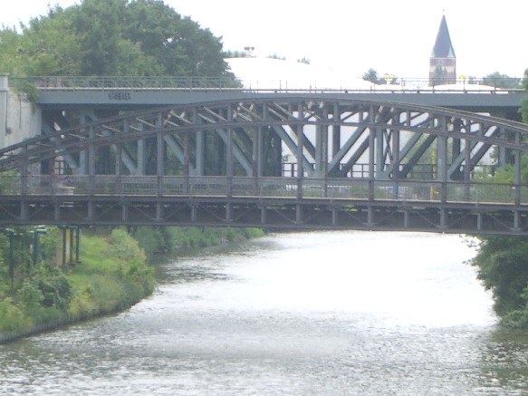 im Vordergrund BAS 37811 und im Hintergrund BAS 37810