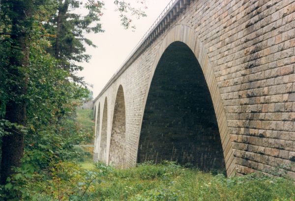 Brückenansicht vor dem Umbau (die fahrbahn kragt noch nicht aus)